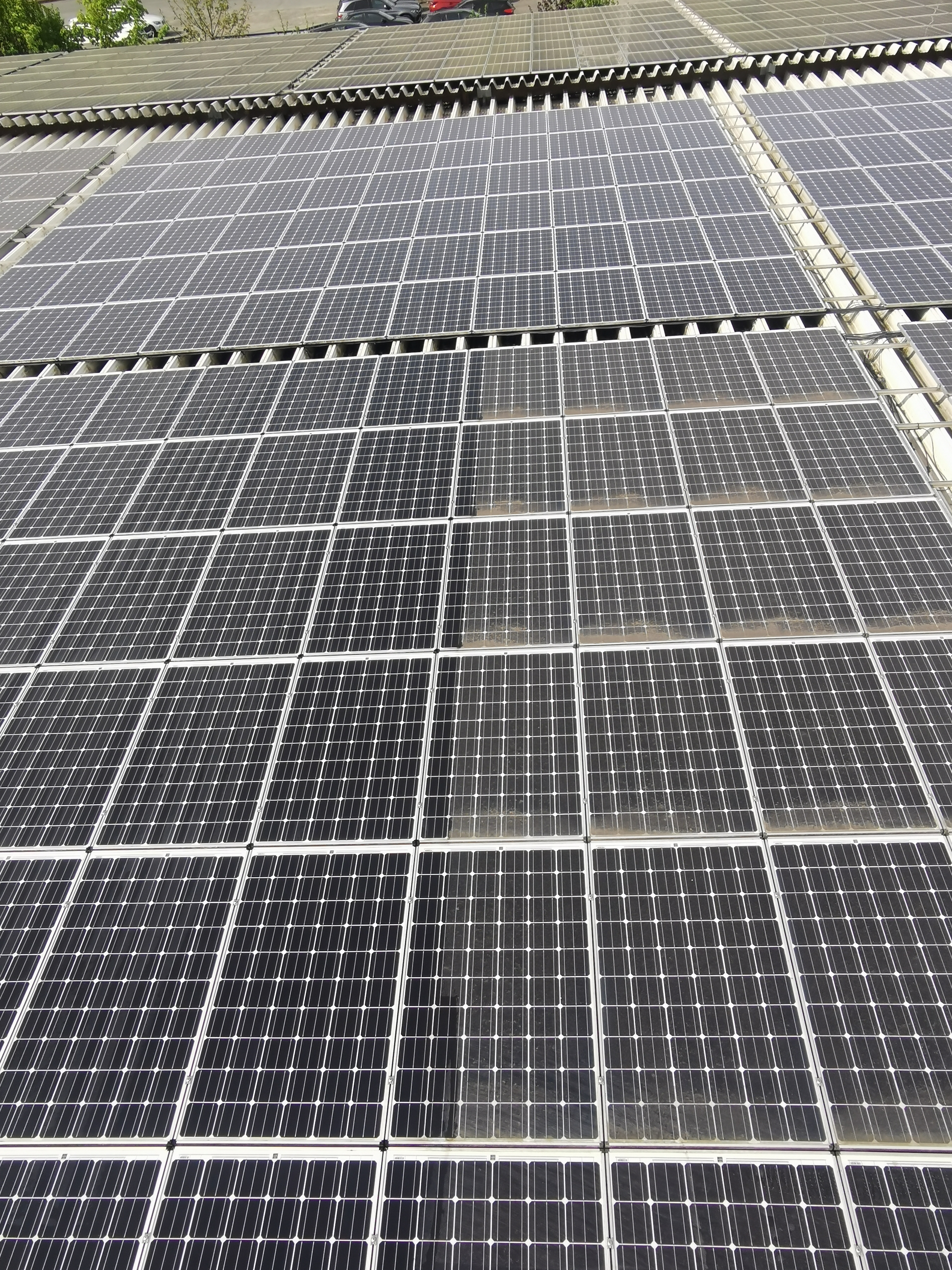 Verschmutzte PV-Module vor der Reinigung